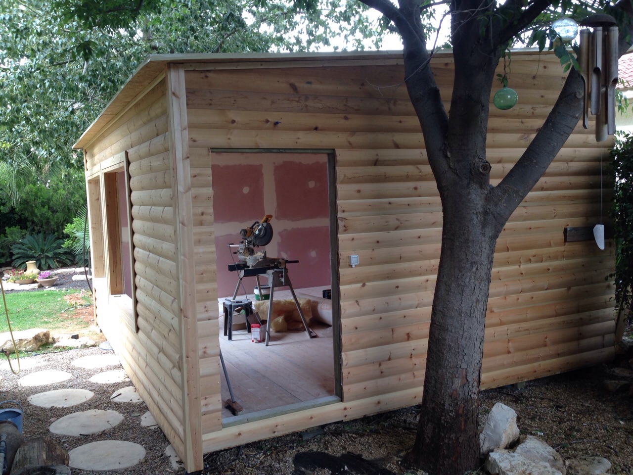 טיפים להקמת משרד מעץ בבית - מה כדאי לדעת?