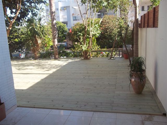 פתרונות דק לגינה